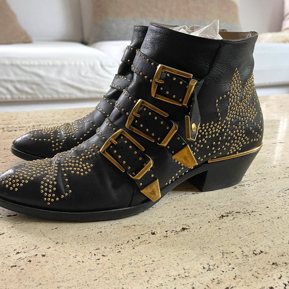 Chloe Susanna boots in black leather with gold studs Size 38